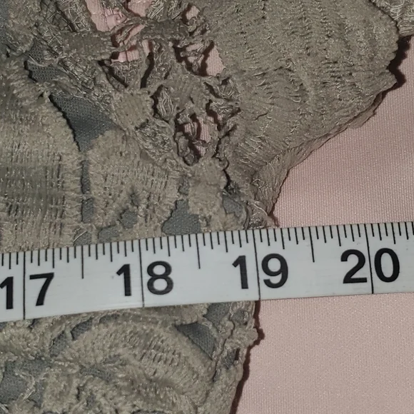 AX Paris lace sheath dress - Picture 5 of 7